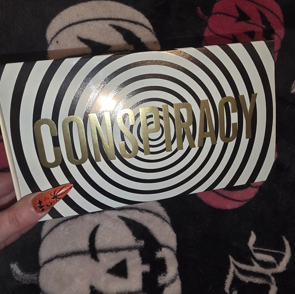 Jeffree Star Cosmetics Conspiracy 2019 Discontinued 18 Color Eyeshadow Palette - Picture 3 of 11